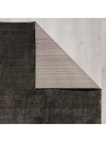 KADIMA DESIGN Samtweicher Teppich aus 100% recyceltem Material in Anthrazit