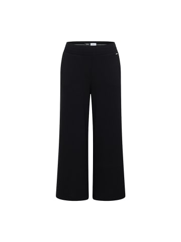 Cecil Capri in Black