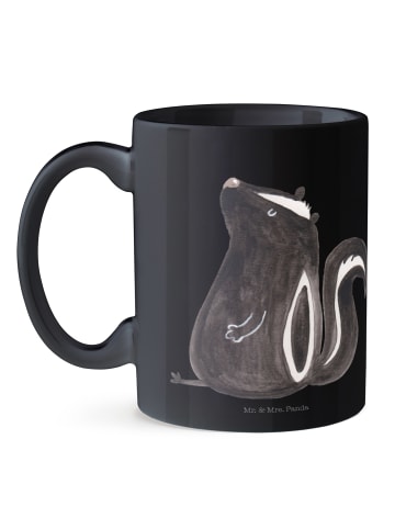 Mr. & Mrs. Panda Trinkbecher Stinktier Sitzen ohne Spruch in Schwarz