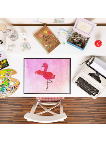 Mr. & Mrs. Panda Schreibtischunterlage Flamingo Yoga ohne Spruch in Aquarell Pink