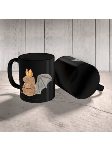 Mr. & Mrs. Panda Tasse Fledermaus Sitzen ohne Spruch in Schwarz