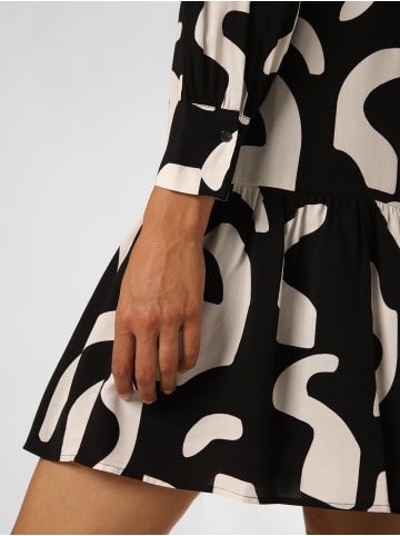 comma comma in schwarz weiß - 0001