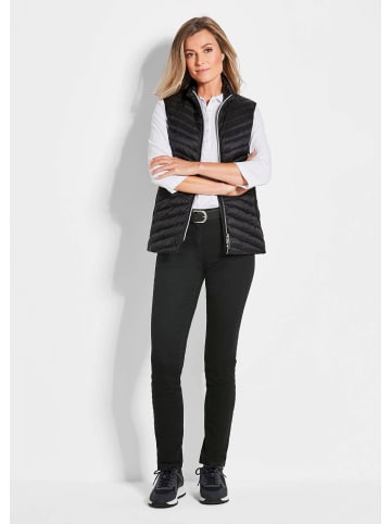 GOLDNER Kurzgröße:  Taillierte Daunenweste mit Stehkragen in schwarz