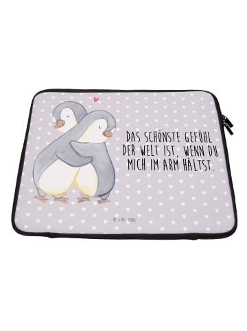 Mr. & Mrs. Panda Laptop Hülle Pinguine Kuscheln mit Spruch in Grau Pastell