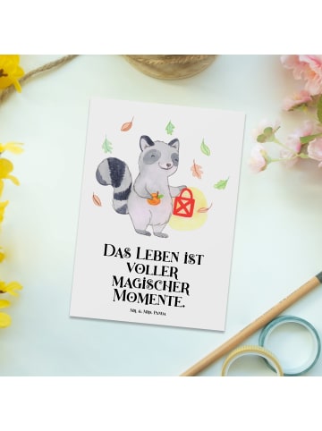 Mr. & Mrs. Panda Ansichtskarte Waschbär Laterne mit Spruch in Weiß