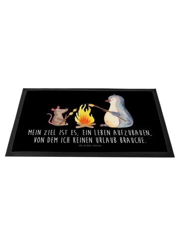 Mr. & Mrs. Panda Fußabtreter Pinguin Lagerfeuer mit Spruch in Schwarz