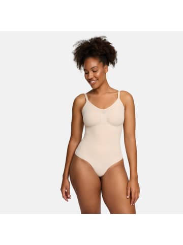 CFAB Figurformender Body mit String in Sand