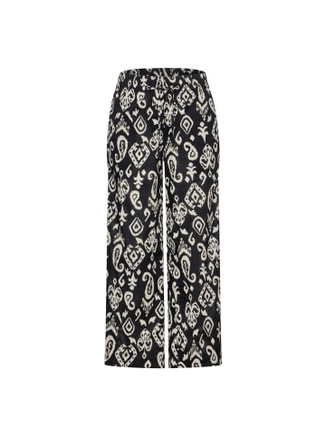 Cecil Capri in Black