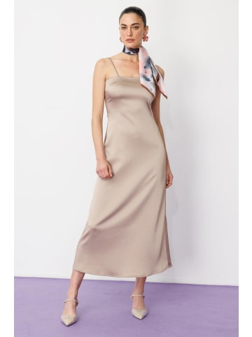 NO MATTER WHAT Kleid in Beige
