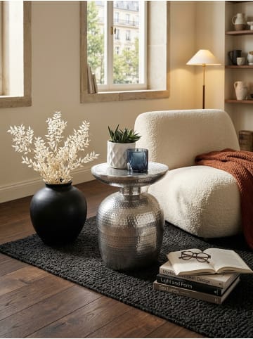 KADIMA DESIGN Beistelltisch Orient | Hammerschlag-Look, Aluminium, Robust in Silber