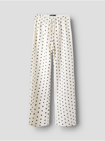 name it Hose in White Alyssum