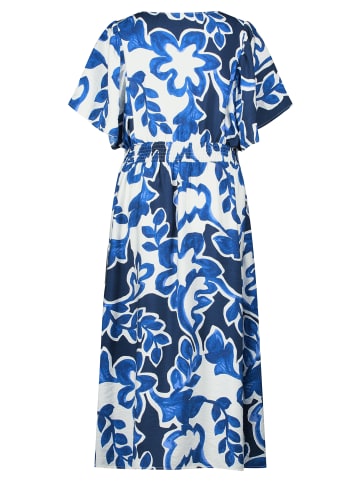 BETTY & CO Sommerkleid mit Blumenprint in Weiß/Dunkelblau