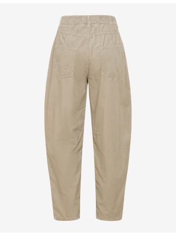 BRAX Megan S Cordhose im Barrel Fit in Dark Ecru