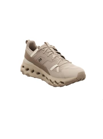 On Wanderschuh in beige