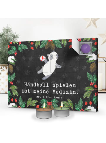 Mr. & Mrs. Panda Adventskalender Panda Handball spielen mit Spruch in Kreidetafel