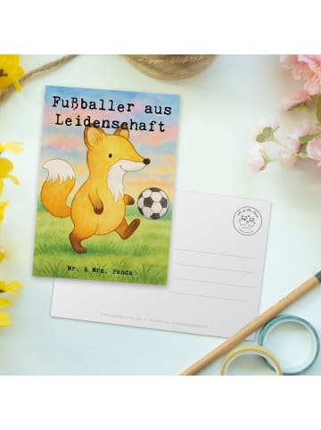 Mr. & Mrs. Panda Postkarte Fußballer Leidenschaft Design mit Spruch in Weiß