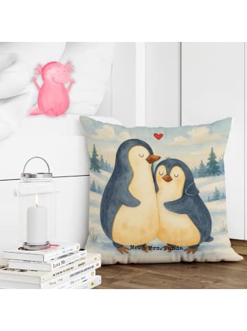 Mr. & Mrs. Panda Kissen Pinguin umarmen Design ohne Spruch in Weiß