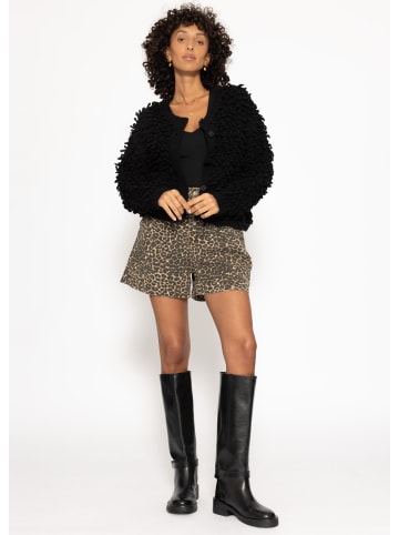 SASSYCLASSY Weite High Waist Jeans Shorts mit Leo-Print in Beige