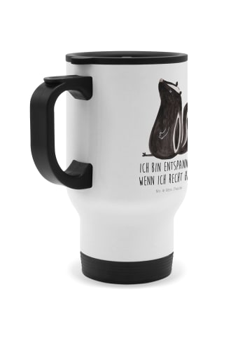 Mr. & Mrs. Panda Kaffeebecher Stinktier Sitzen mit Spruch in Weiß