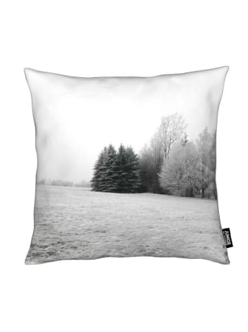 Juniqe Kissen "Winter Wonderland" in Grau & Schwarz