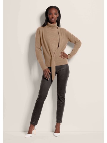 MADELEINE Kaschmirstrickjacke mit V-Ausschnitt in caramel