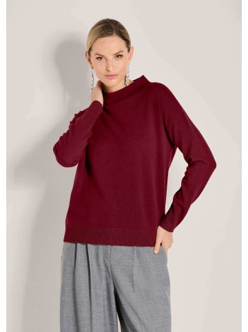MADELEINE Eleganter Strickpullover mit Stehkragen in rubinrot