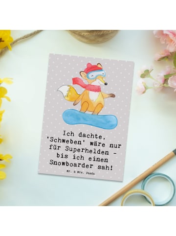 Mr. & Mrs. Panda Postkarte Snowboarden Zauber mit Spruch in Grau Pastell