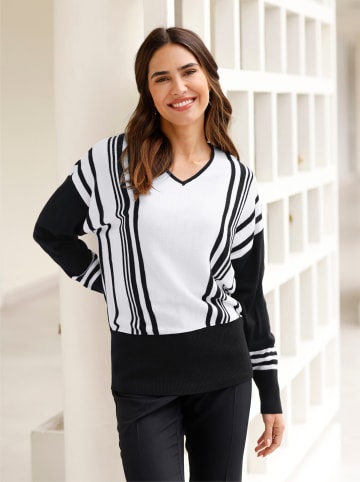Sieh an! V-Pullover in weiß-schwarz-gestreift