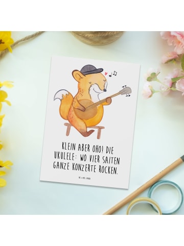 Mr. & Mrs. Panda Postkarte Ukulele Magie mit Spruch in Weiß