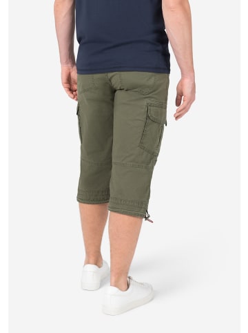 Timezone Cargo Bermuda Shorts mit Gürtel und Design Taschen in Olive