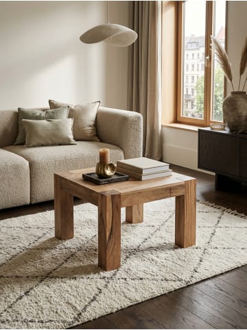 KADIMA DESIGN Rustikaler Couchtisch NAKO: Akazienholz, quadratisch, pflegeleicht in Beige