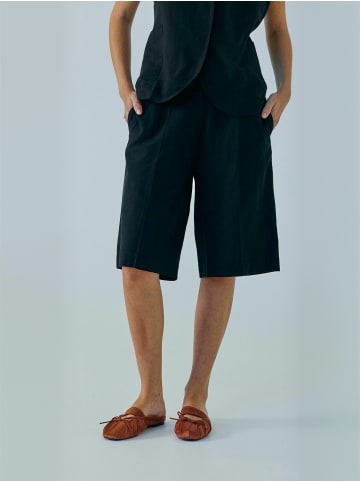 Norr Shorts Minna in Black