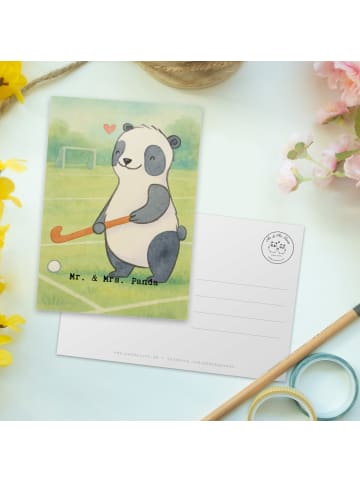 Mr. & Mrs. Panda Postkarte Panda Hockey spielen Design ohne Spruch in Weiß