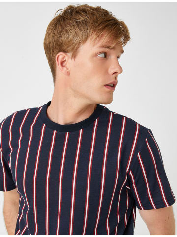 KOTON T-shirt in Marineblau Gestreift