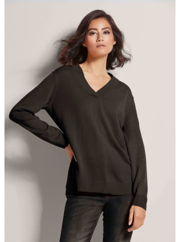 MADELEINE Glattstrick-Pullover mit V-Ausschnitt in schwarz