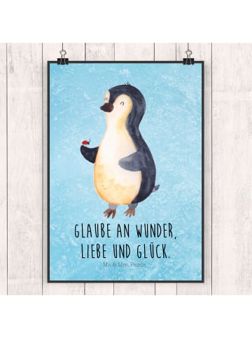 Mr. & Mrs. Panda Kunstdruck Pinguin Marienkäfer mit Spruch in Eisblau