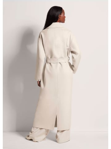 MADELEINE Moderner Wintermantel mit Reverskragen in perlweiß