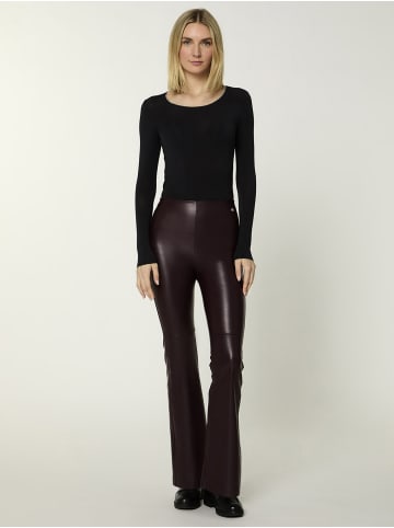 Nur Die  Vegane Flared Leggings in Leder-Optik NUR DIE x KILIAN KERNER in Bordeaux