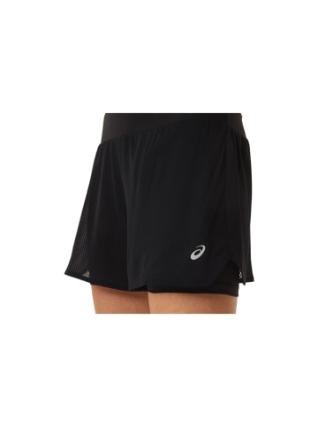 asics Shorts VENTILATE 2-N-1 3.5IN SHORT in Schwarz