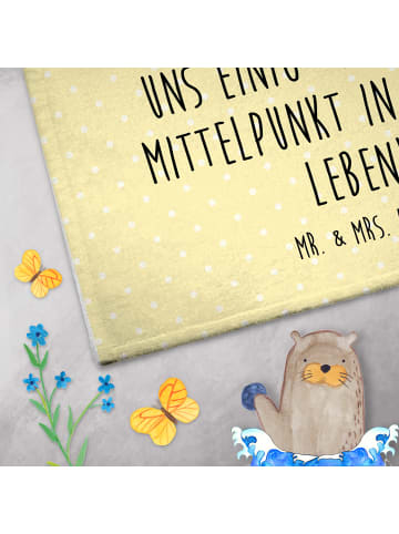 Mr. & Mrs. Panda Gästehandtücher Katze Sitzen mit Spruch in Gelb Pastell