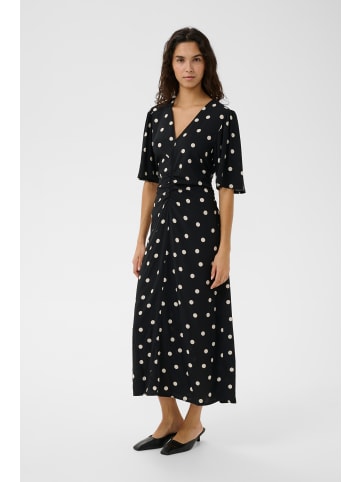 Soaked in Luxury Kleid SLArjana Feminine Form in Black with Oatmeal Dot
