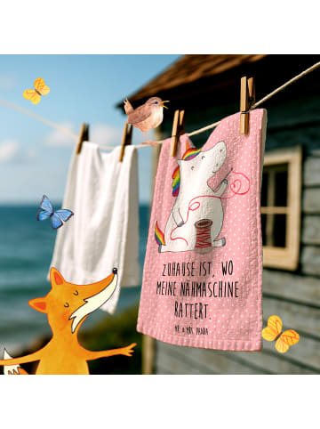 Mr. & Mrs. Panda Gästehandtücher Einhorn Näherin mit Spruch in Rot Pastell