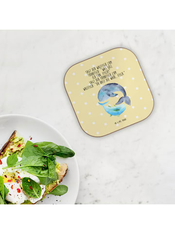 Mr. & Mrs. Panda Tischuntersetzer Walfisch Thunfisch mit Spruch in Gelb Pastell