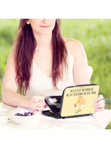 Mr. & Mrs. Panda Federtasche Sommer Meer Strand Motiv mit Spruch in Gelb Pastell