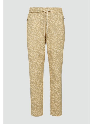 s.Oliver Hose in 84A2_sandstein