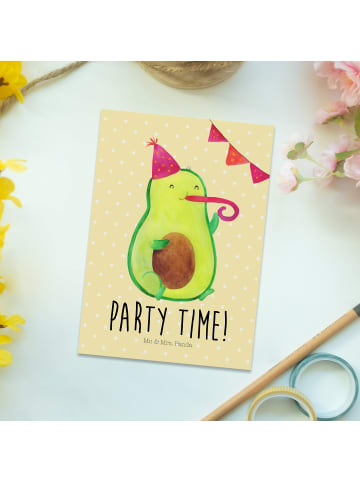 Mr. & Mrs. Panda Postkarte Avocado Party Zeit mit Spruch in Gelb Pastell