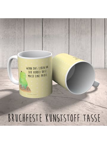 Mr. & Mrs. Panda Plastikbecher Schildkröte Pause mit Spruch in Gelb Pastell