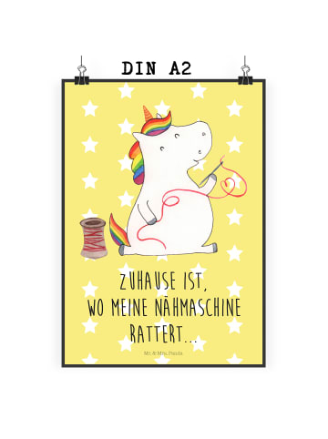 Mr. & Mrs. Panda Artprint Einhorn Näherin mit Spruch in Gelb Pastell