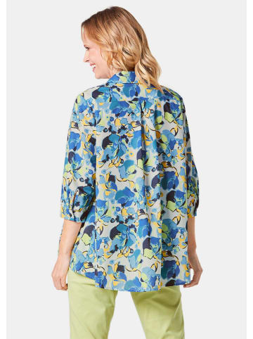 GOLDNER Kurzgröße:  Moderne Druckbluse in legerer Form in weiß / marine / gemustert