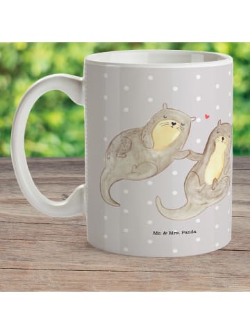 Mr. & Mrs. Panda Kaffeetasse Otter Hände halten ohne Spruch in Grau Pastell